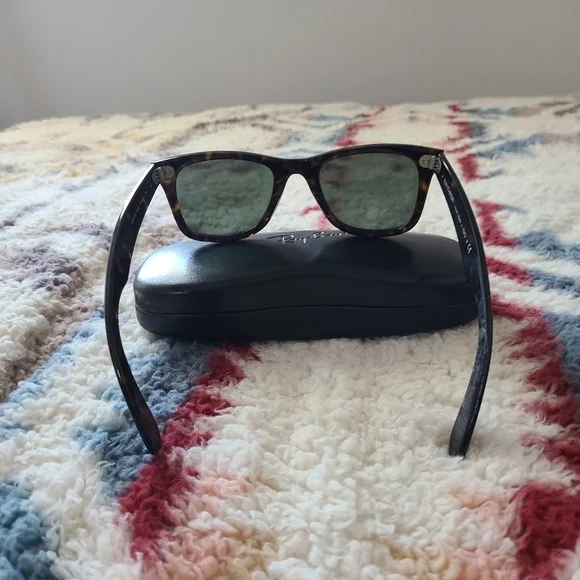 Ray-Ban Dark Tortoise Wayfarer - Picture 4 of 4